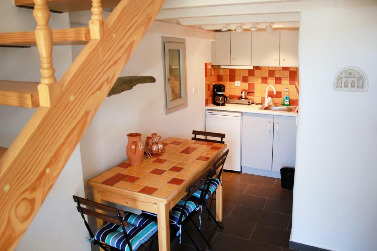 Cozy Guesthouse - Agios Romanos ภายนอก รูปภาพ